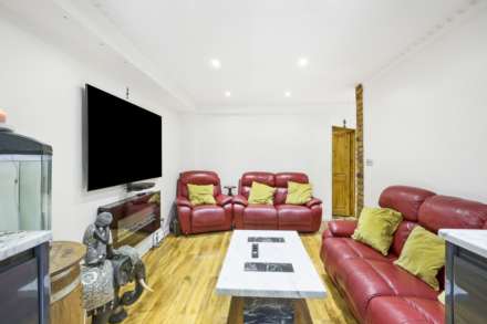 Shacklewell Lane, Dalston, Image 4