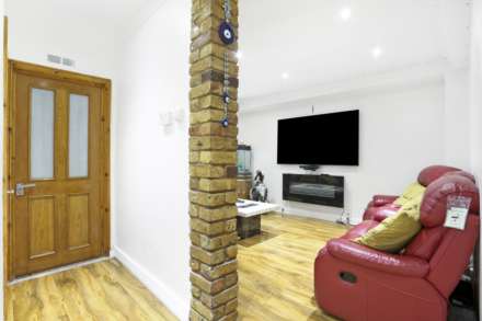 Shacklewell Lane, Dalston, Image 5