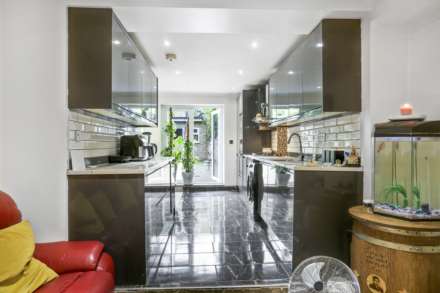 Shacklewell Lane, Dalston, Image 6