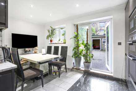 Shacklewell Lane, Dalston, Image 7