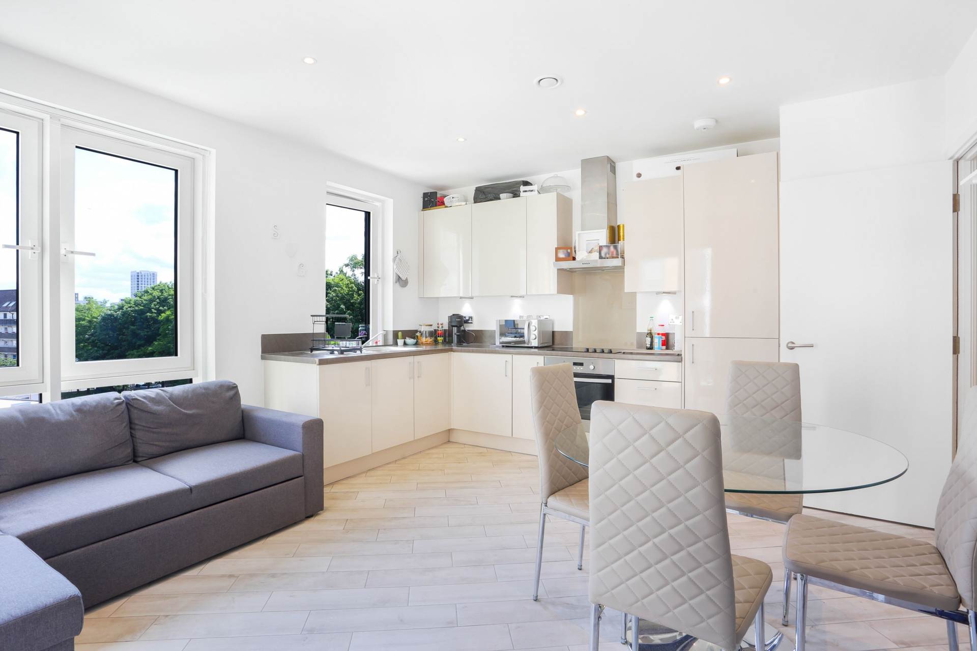 Juniper Drive, Battersea Reach SW18, Image 2