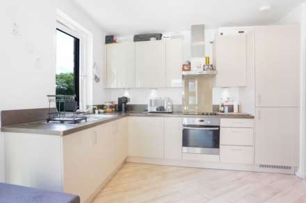 Juniper Drive, Battersea Reach SW18, Image 3