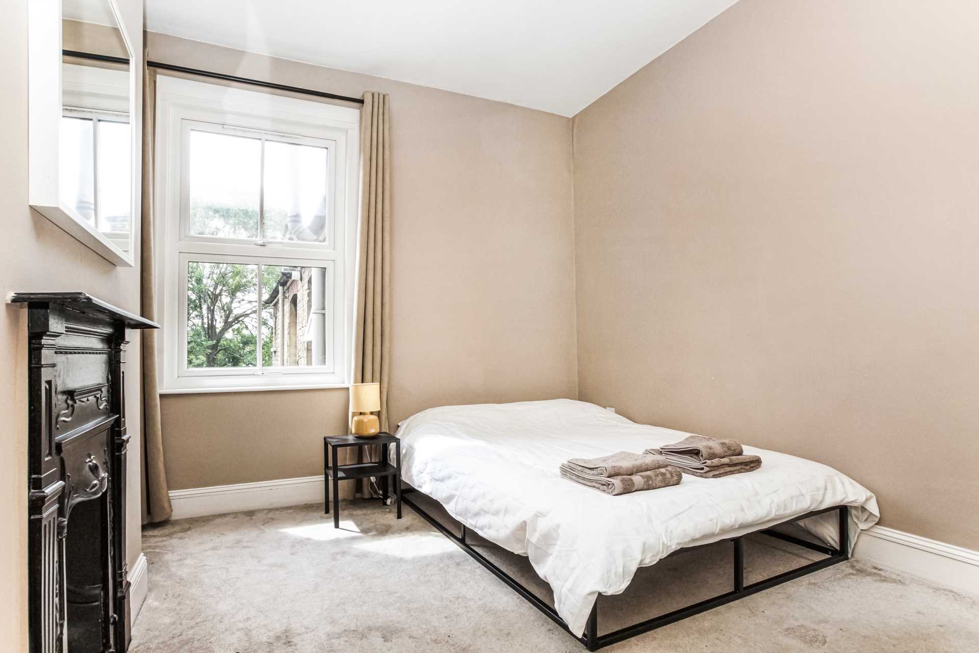 Mount Pleasant Road, London, Image 3