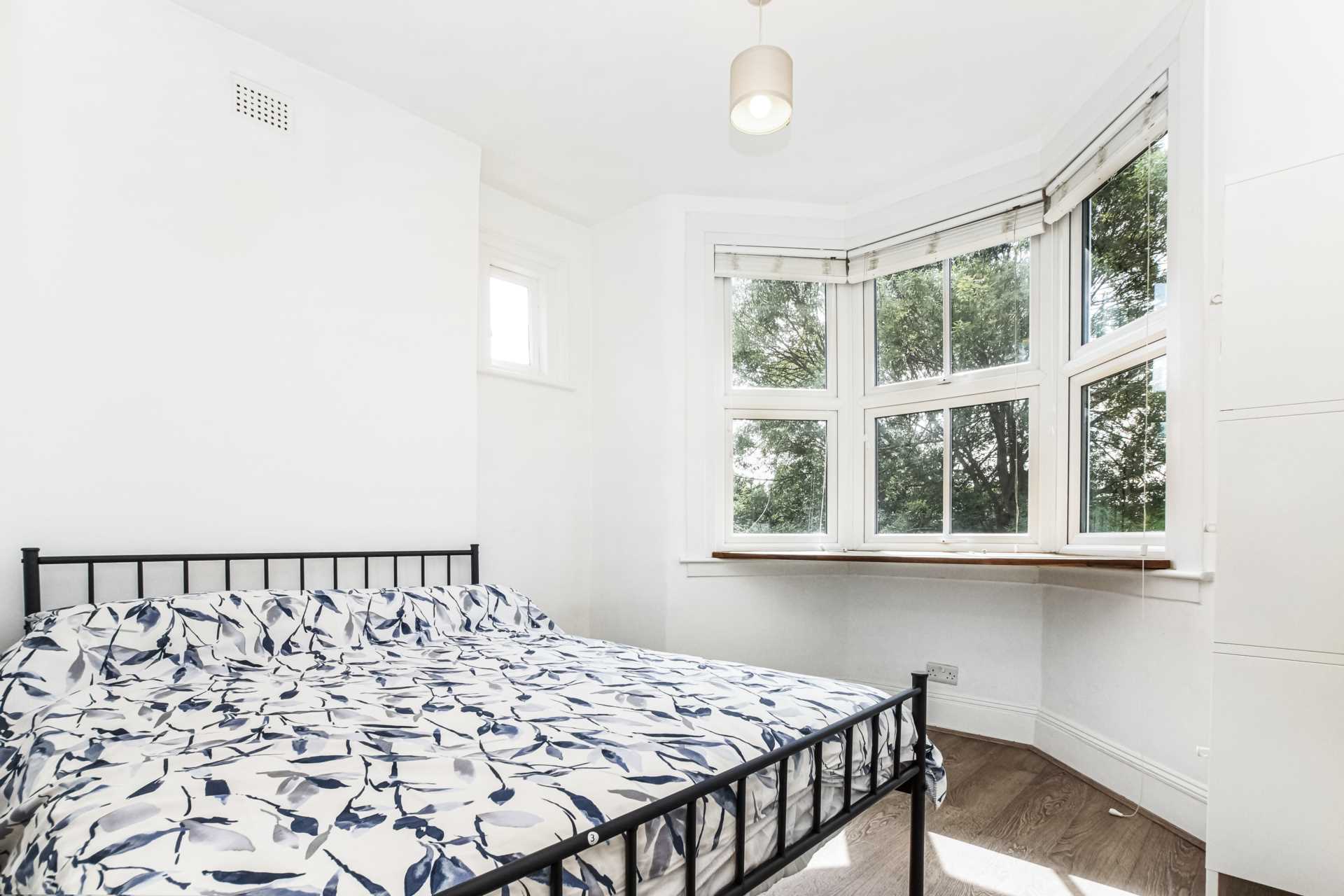 Mount Pleasant Road, London, Image 7