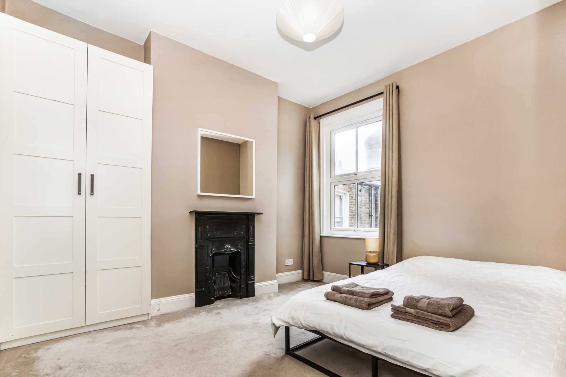 Mount Pleasant Road, London, Image 8