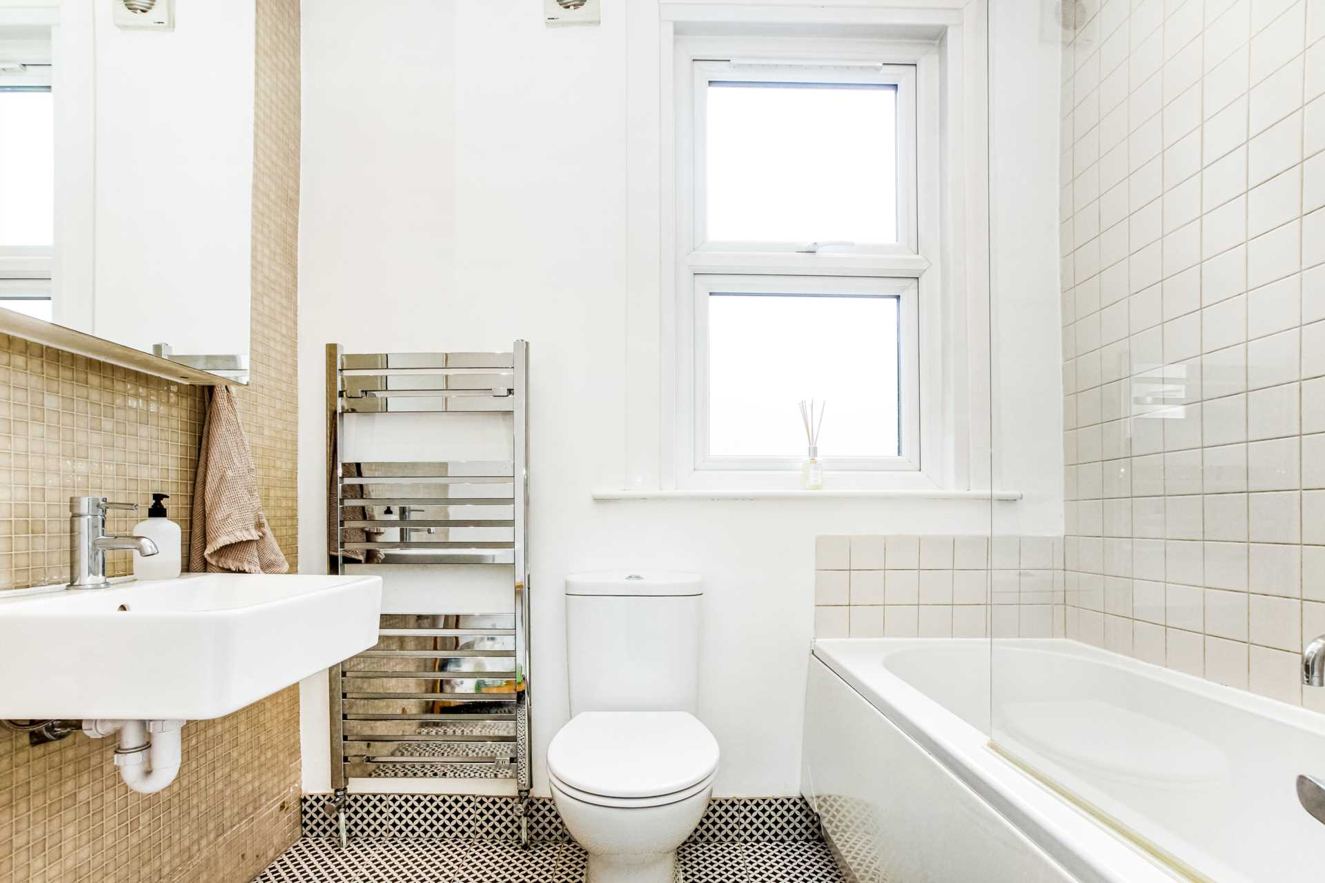 Mount Pleasant Road, London, Image 9