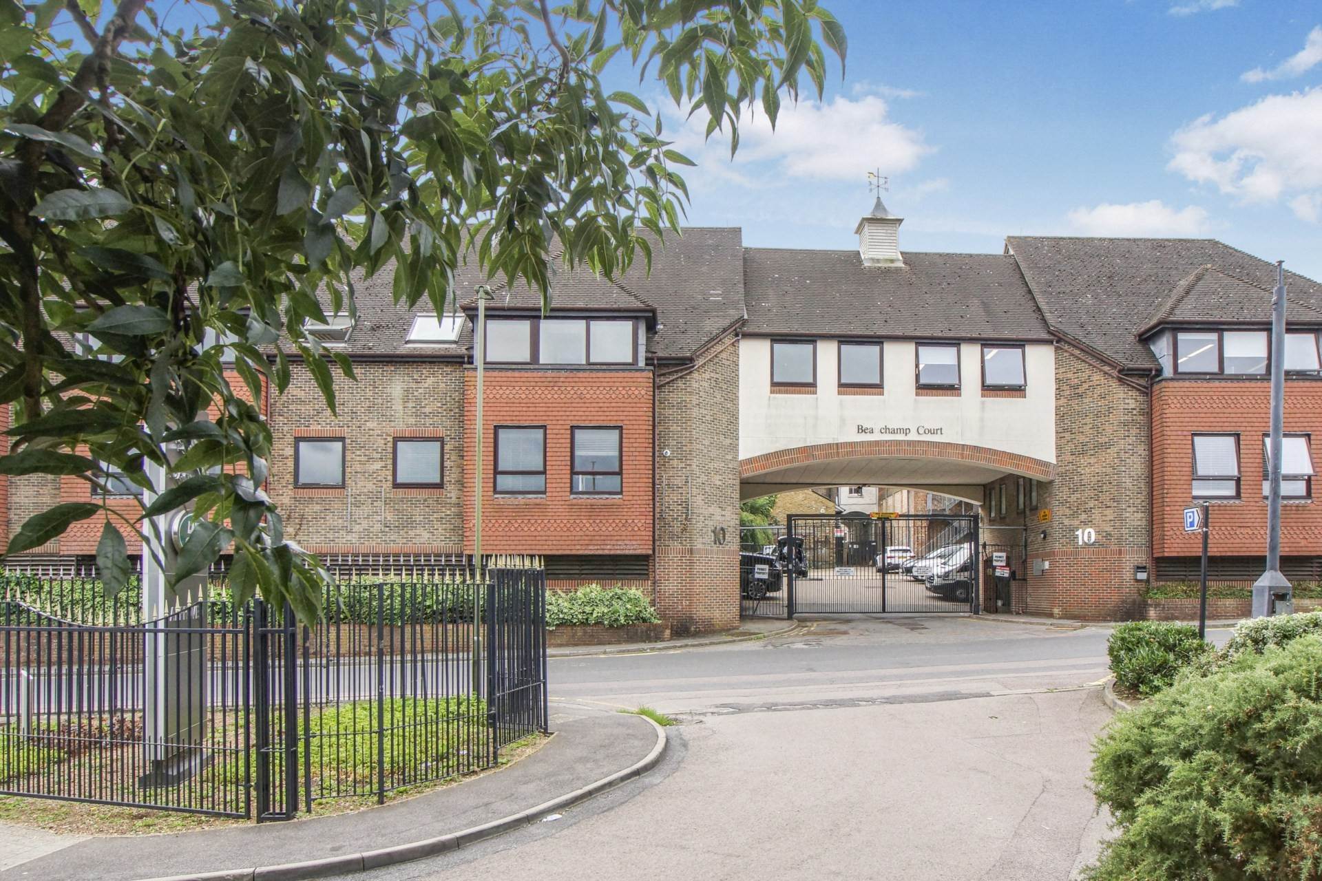 Victors Way, Barnet, Image 1