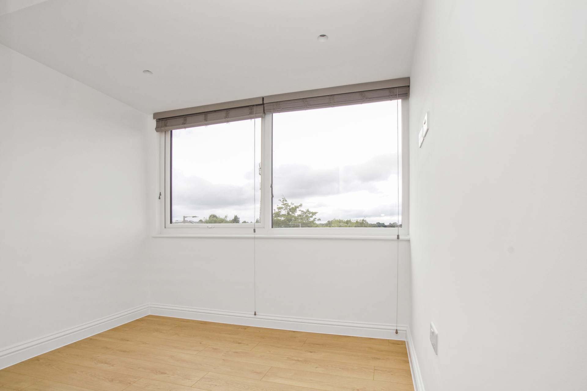 Victors Way, Barnet, Image 11