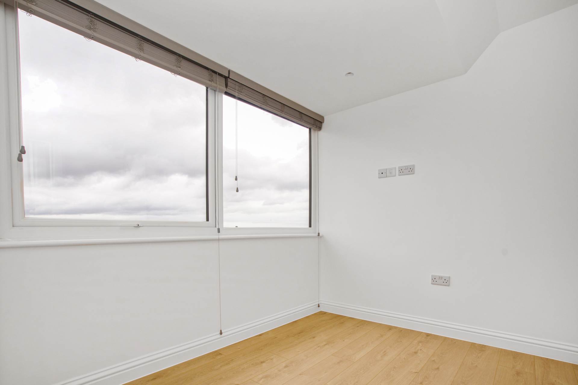 Victors Way, Barnet, Image 12