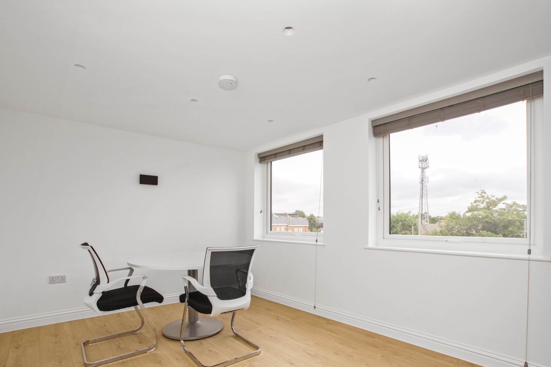 Victors Way, Barnet, Image 3