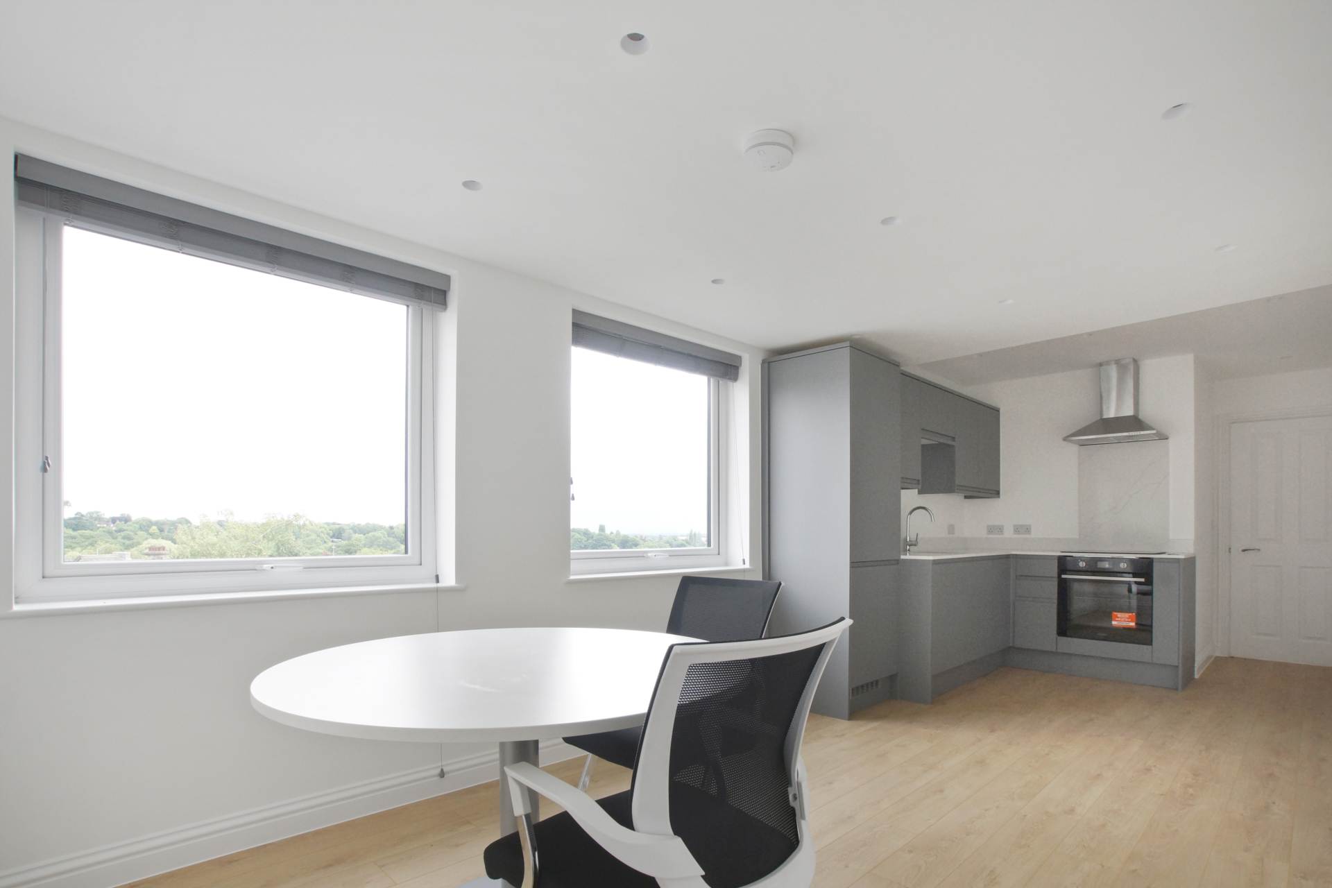 Victors Way, Barnet, Image 4