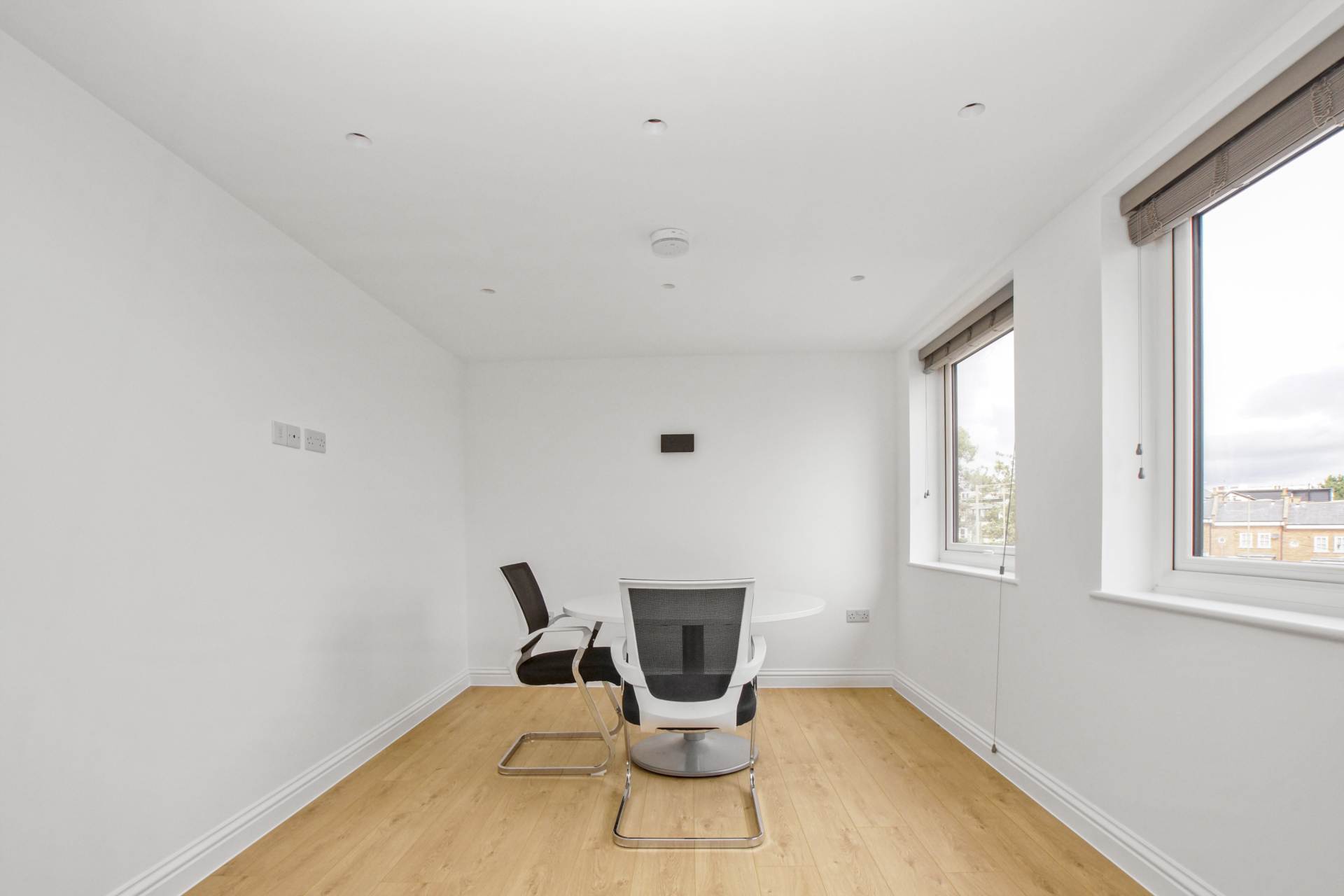 Victors Way, Barnet, Image 6
