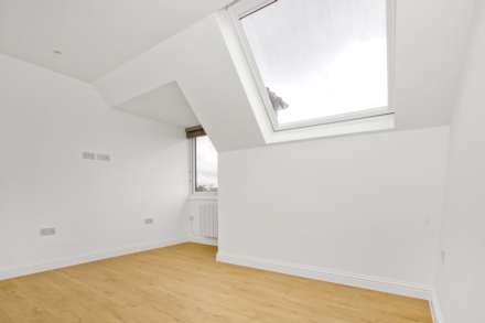 Victors Way, Barnet, Image 10