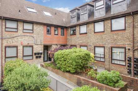 Victors Way, Barnet, Image 14