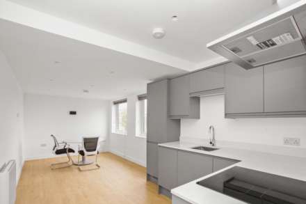Victors Way, Barnet, Image 2