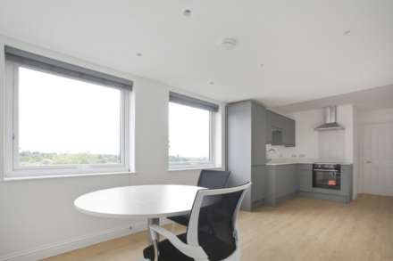 Victors Way, Barnet, Image 4