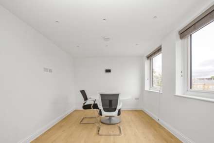 Victors Way, Barnet, Image 6