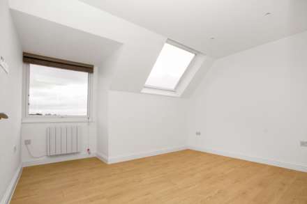 Victors Way, Barnet, Image 9