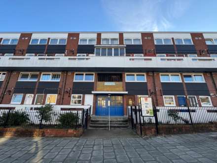 2 Bedroom Maisonette, Evering Road, London