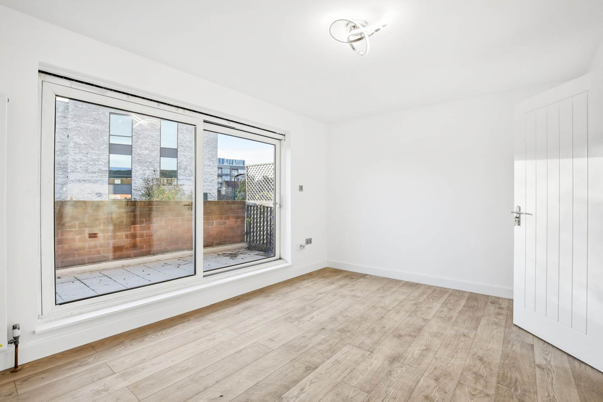 Castel Close, hackney, Image 4