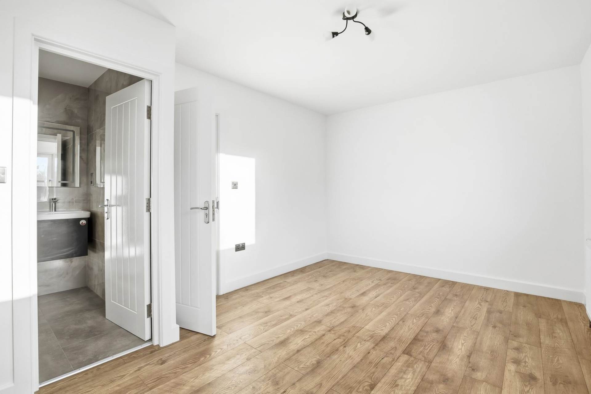 Castel Close, hackney, Image 7