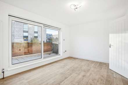 Castel Close, hackney, Image 4