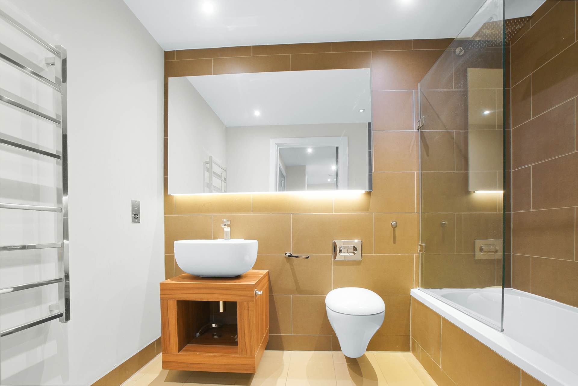 Whitechapel High Street, Aldgate East, Image 10