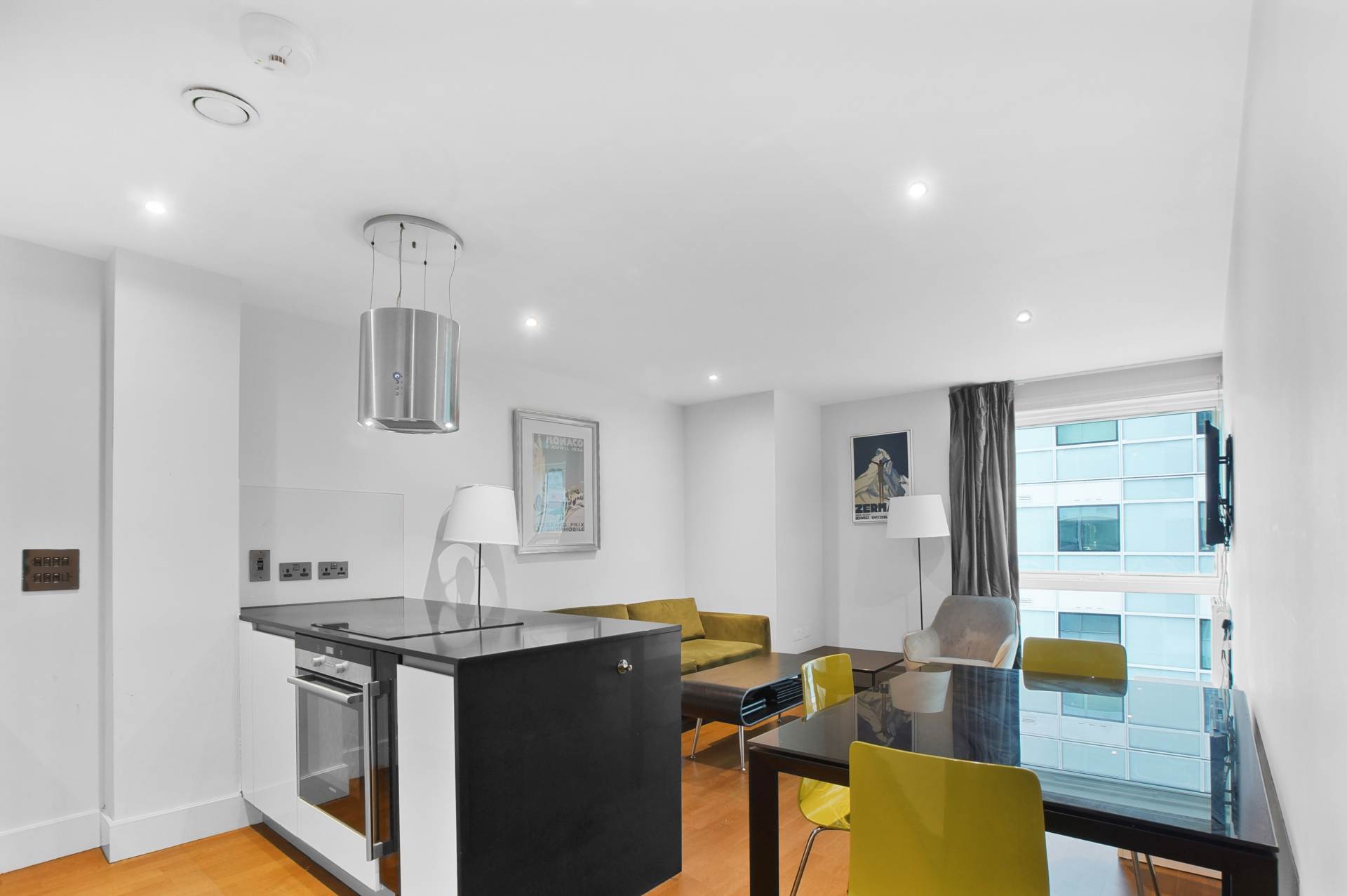 Whitechapel High Street, Aldgate East, Image 11