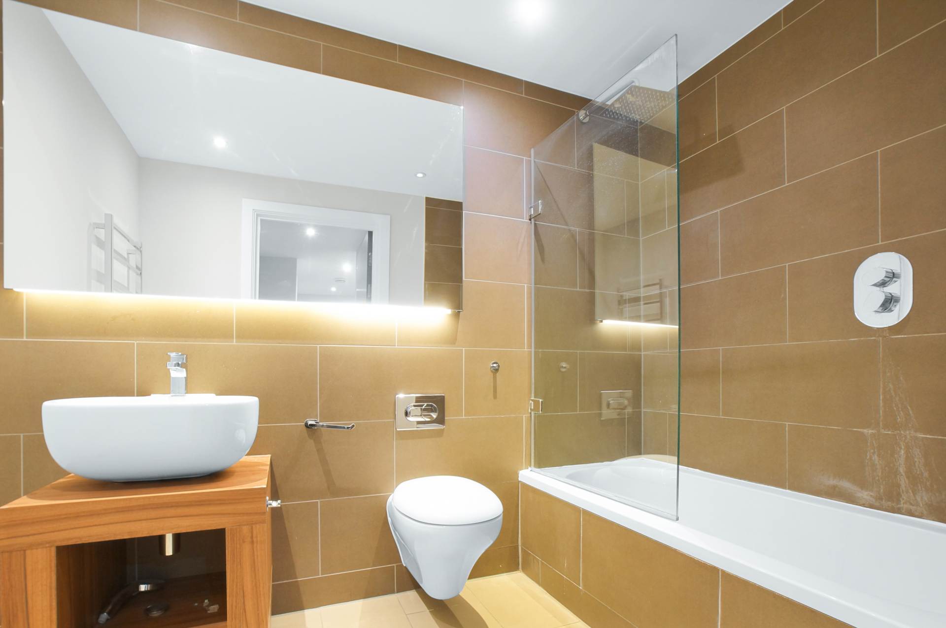 Whitechapel High Street, Aldgate East, Image 13