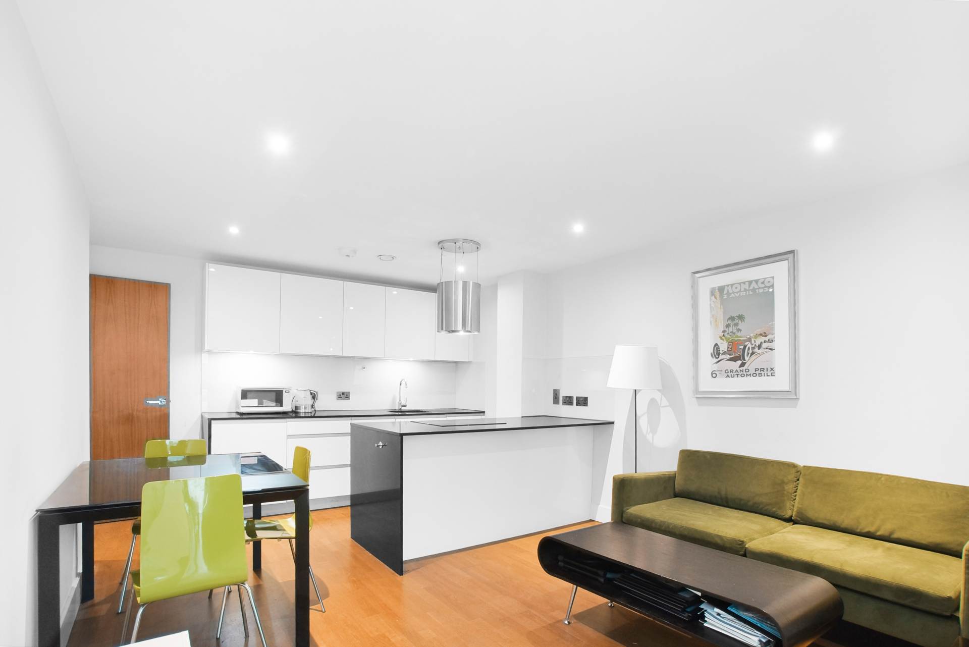 Whitechapel High Street, Aldgate East, Image 2