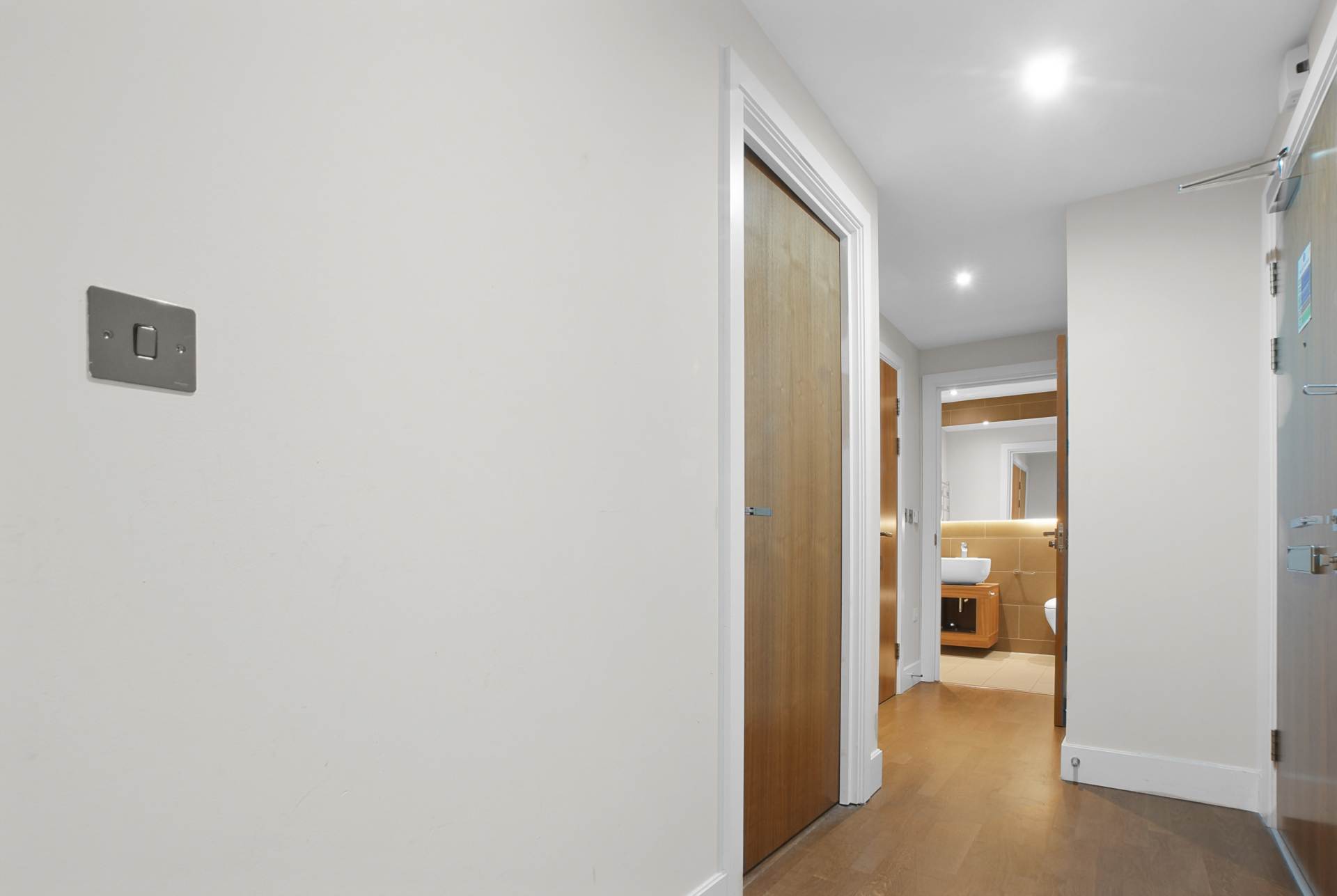 Whitechapel High Street, Aldgate East, Image 7