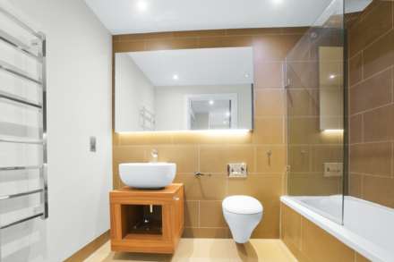 Whitechapel High Street, Aldgate East, Image 10