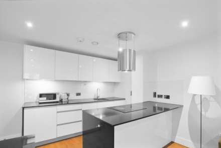 Whitechapel High Street, Aldgate East, Image 4