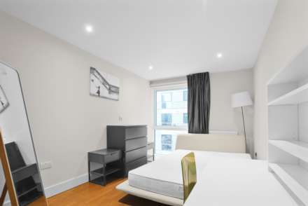 Whitechapel High Street, Aldgate East, Image 5