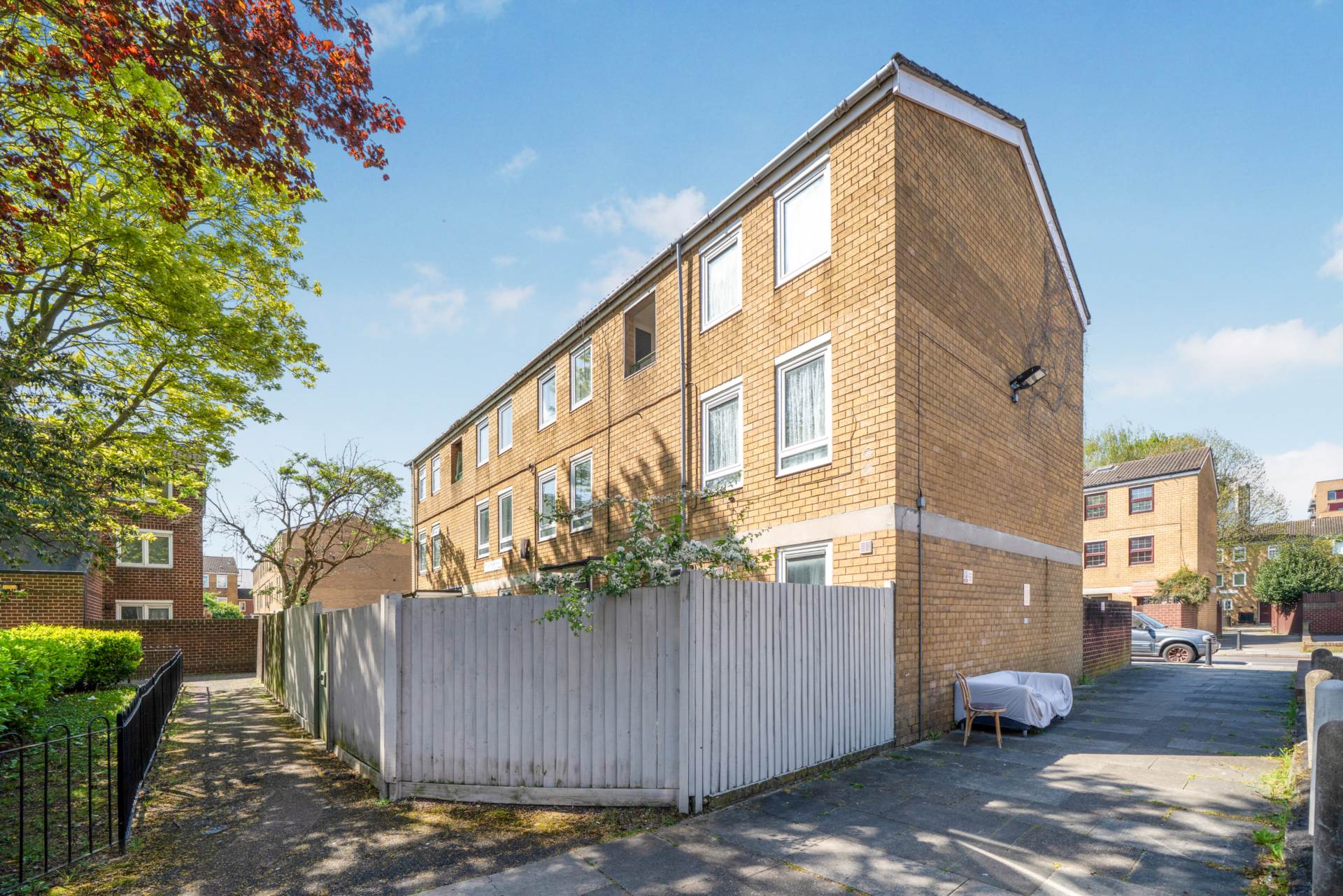 Houghton Close, London, Image 1