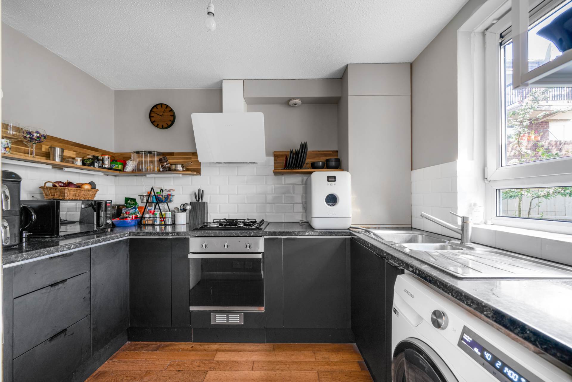 Houghton Close, London, Image 3