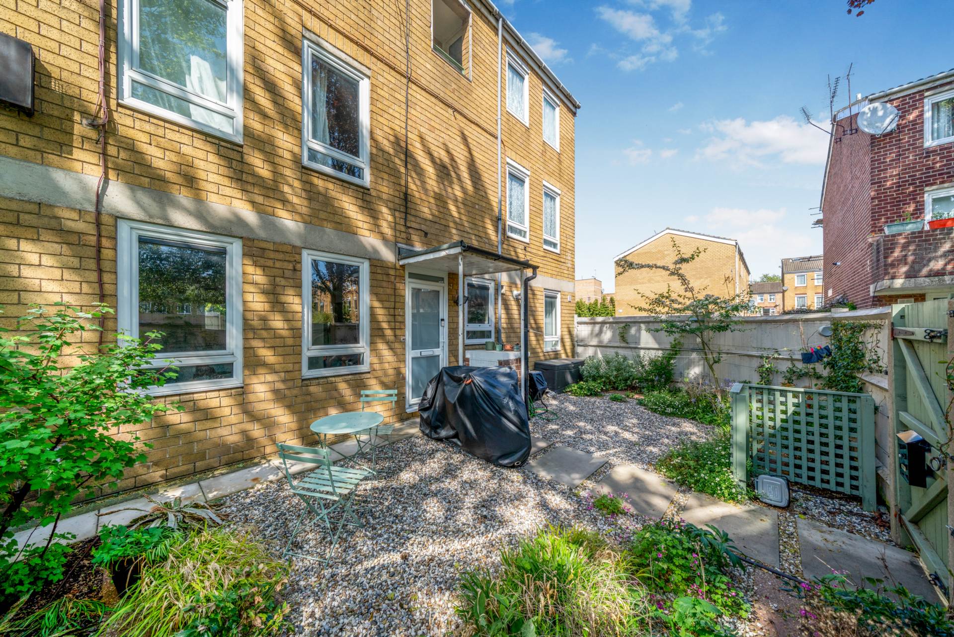 Houghton Close, London, Image 4