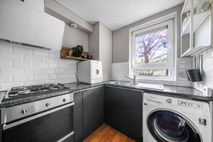 Houghton Close, London, Image 16