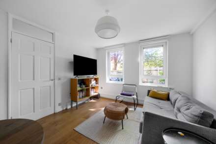 Houghton Close, London, Image 2