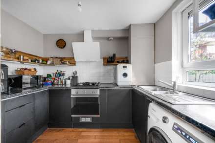 Houghton Close, London, Image 3