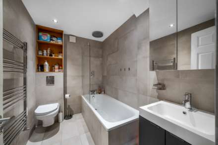 Houghton Close, London, Image 6