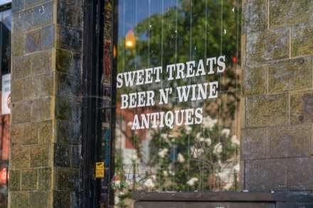 Houghton Close, London, Image 9