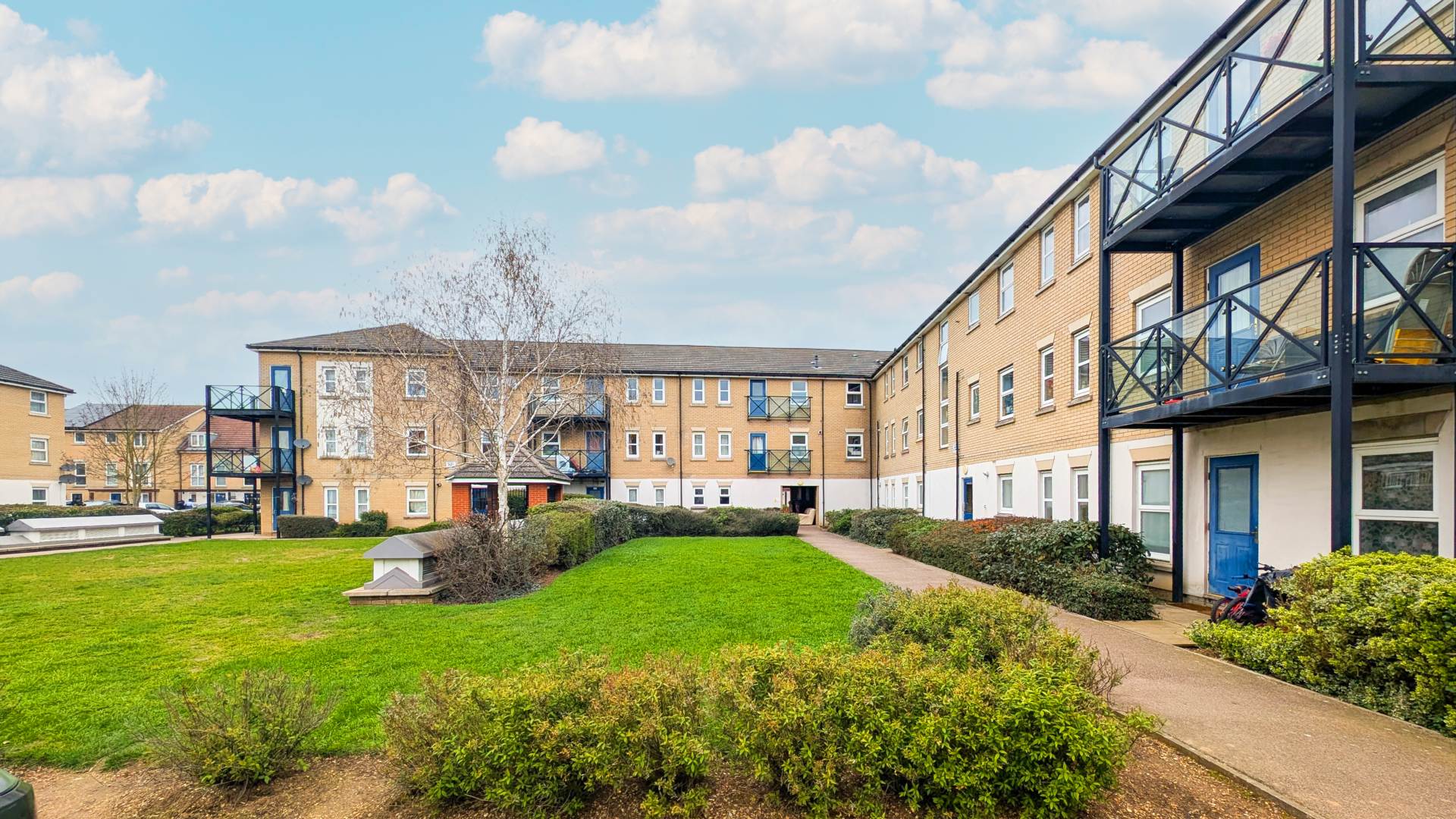 Norwich Crescent, Romford Rm6, Image 11