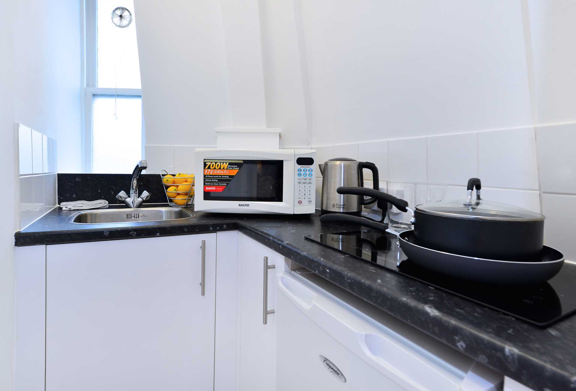 London W1J 5LY 1 bed studio rental property internal/external image-4