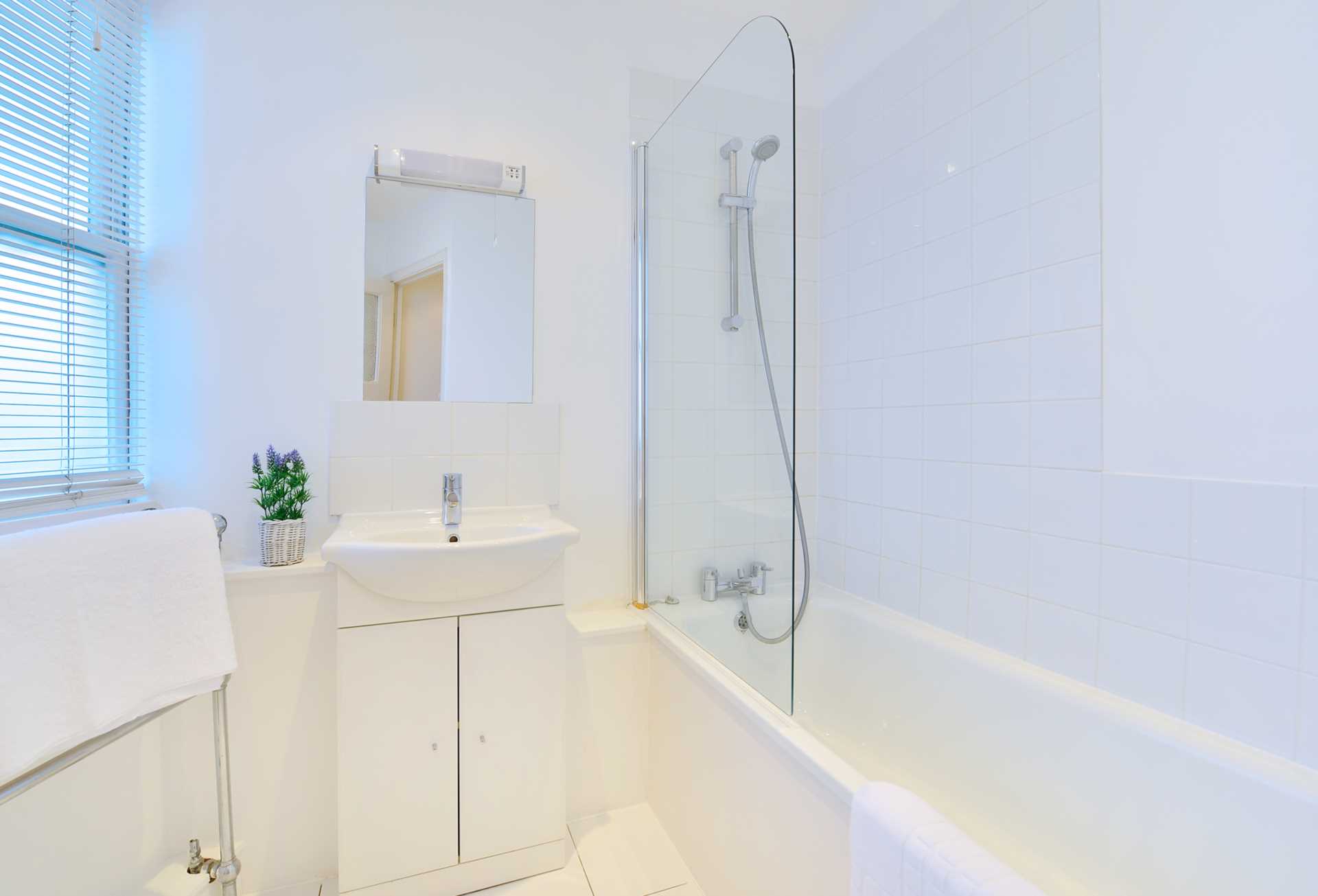 London W1J 5LY 1 bed studio rental property internal/external image-5