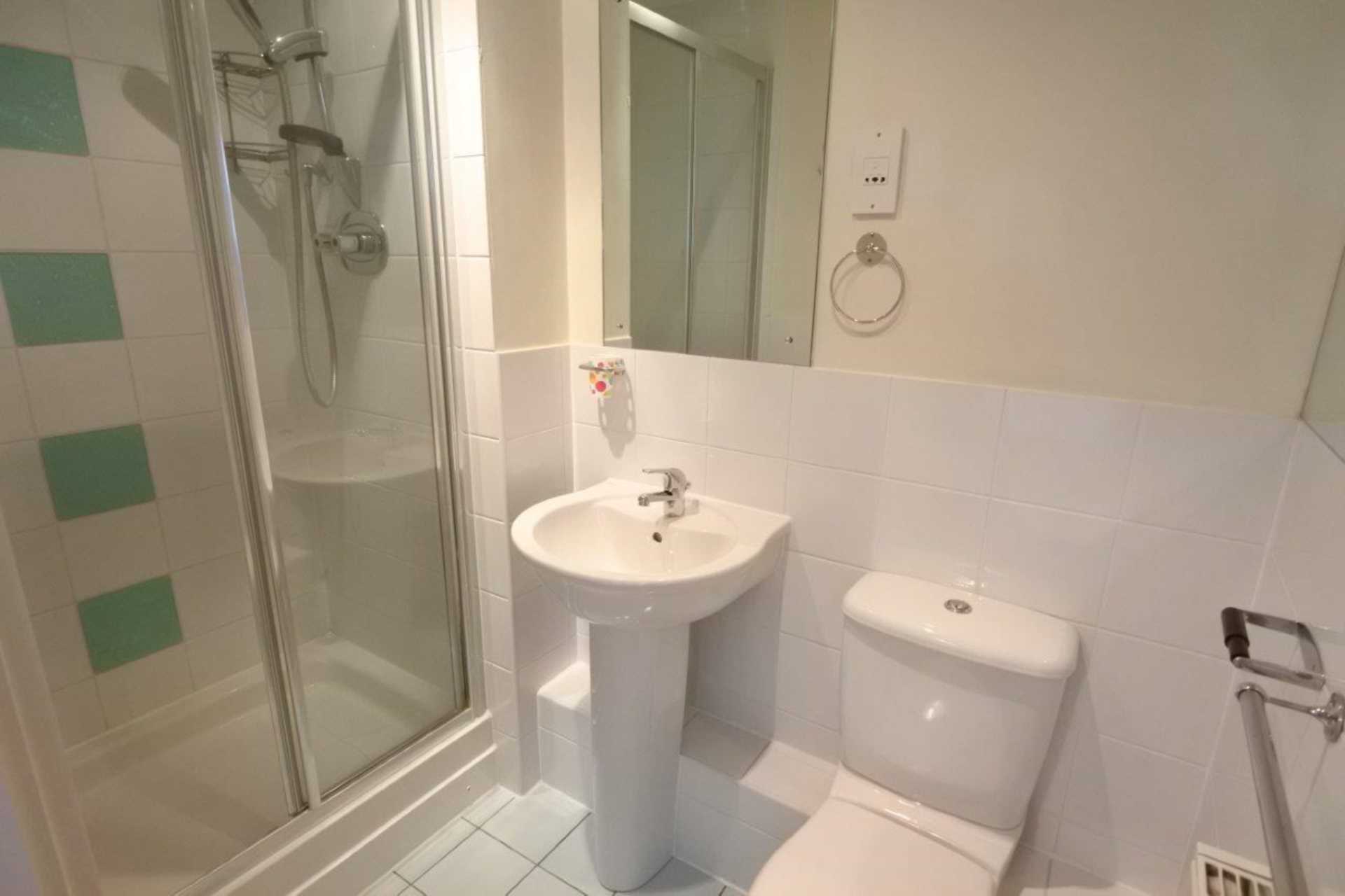 London W5 3LH 2 bed flat rental property internal/external image-10