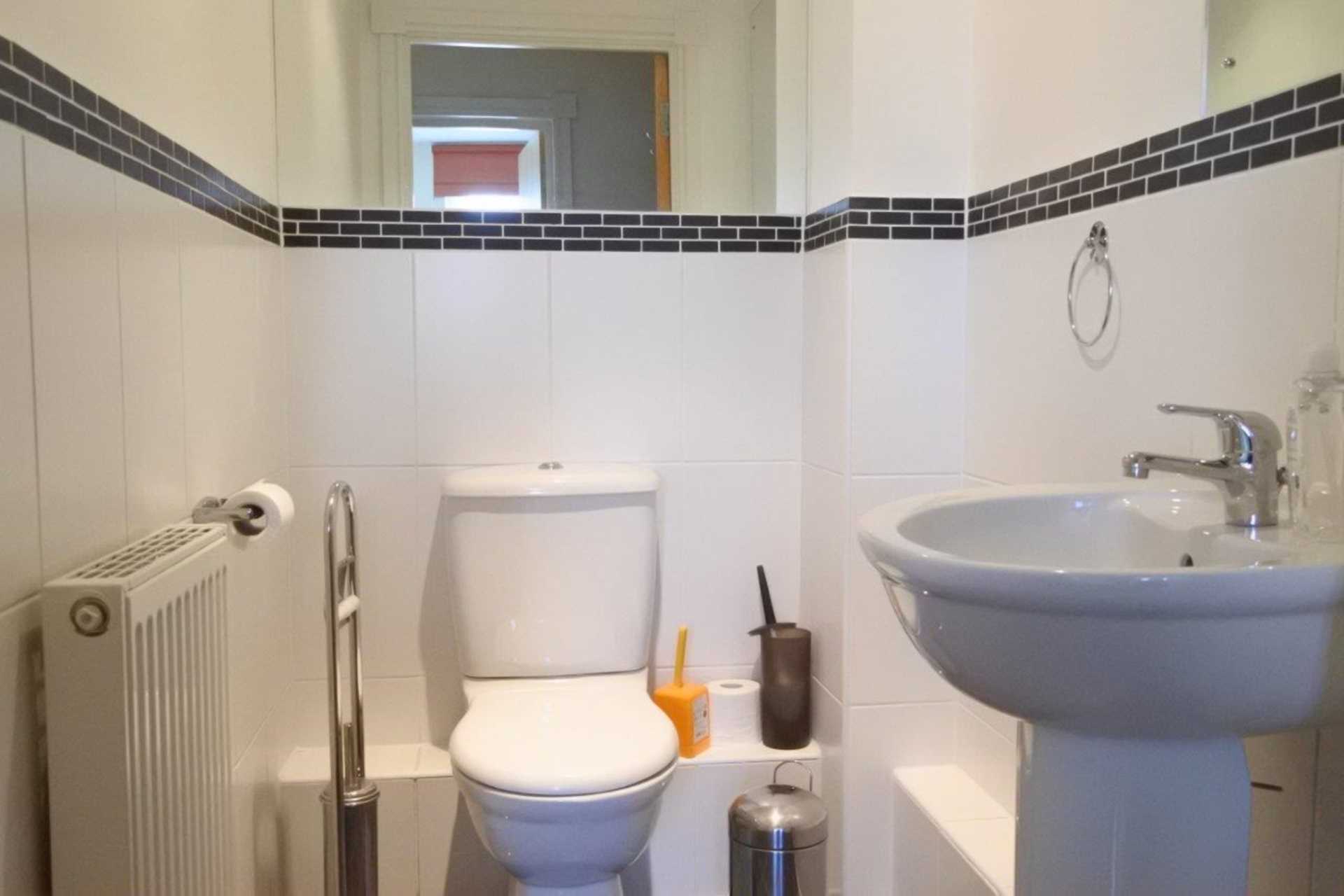 London W5 3LH 2 bed flat rental property internal/external image-11