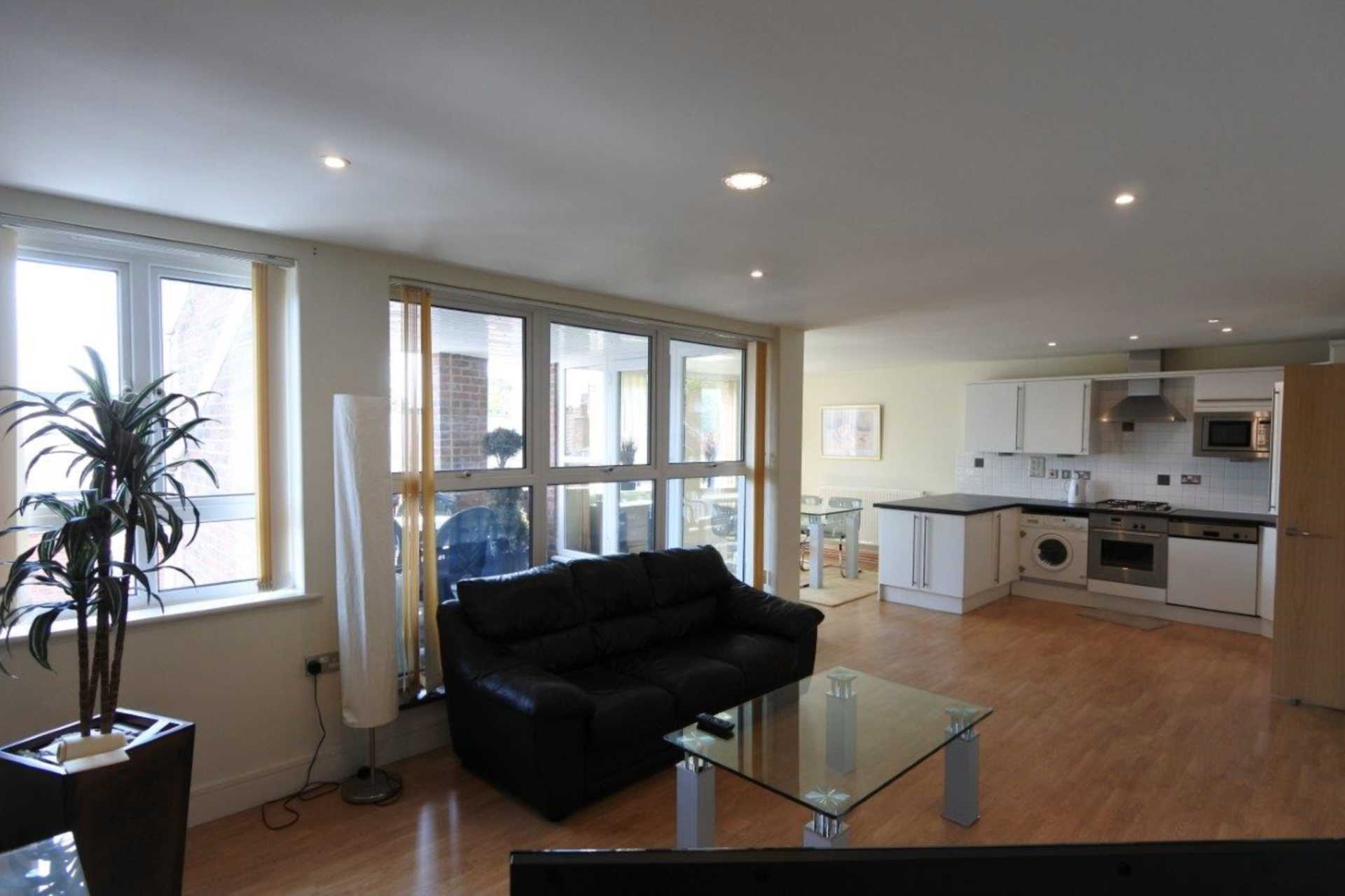 London W5 3LH 2 bed flat rental property internal/external image-3