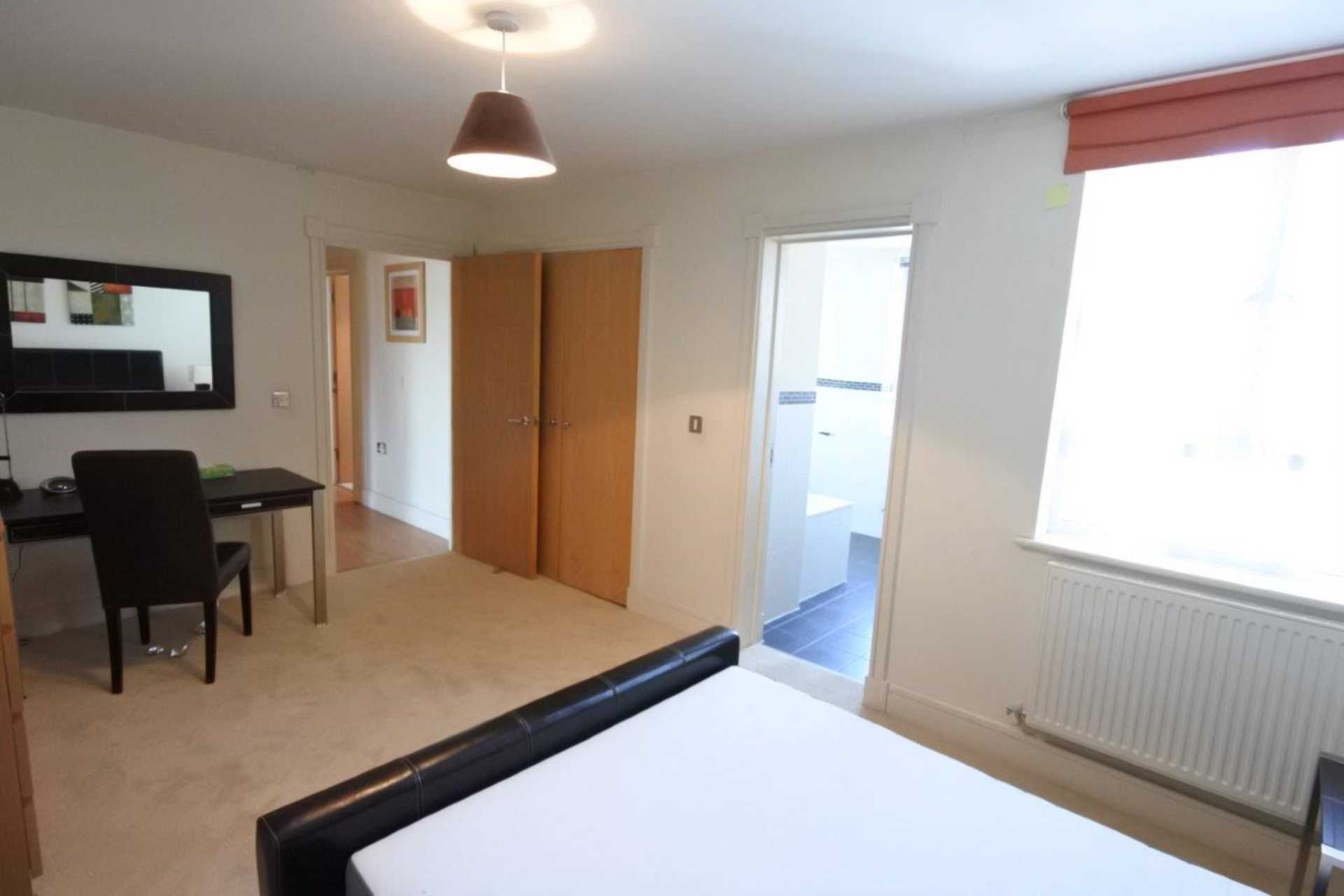 London W5 3LH 2 bed flat rental property internal/external image-6