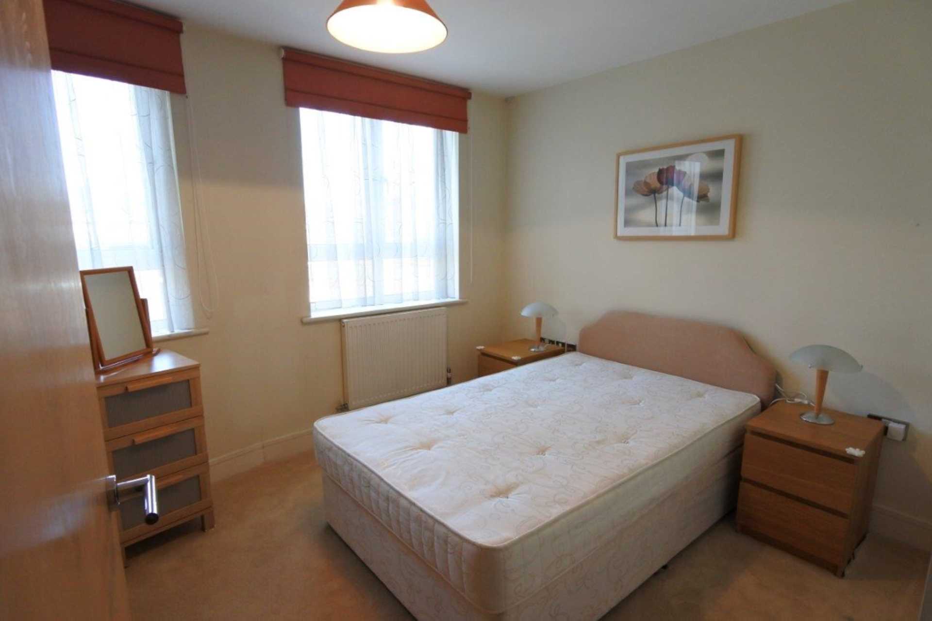 London W5 3LH 2 bed flat rental property internal/external image-7